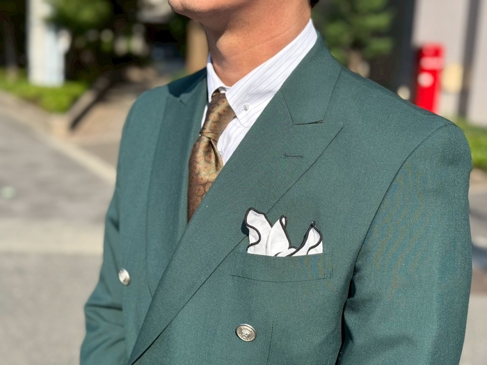 グリーンで個性的な印象に