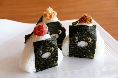 PINGU～山頂deちょこっとおにぎり～　(梅／鮭／おかか)　各380円