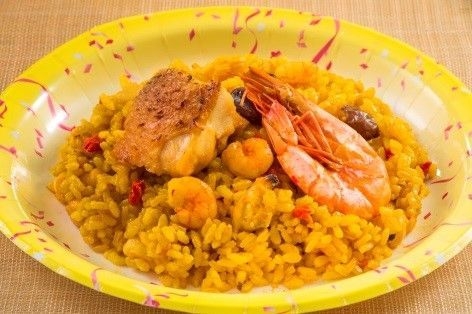シーフードとチキンのパエリャ