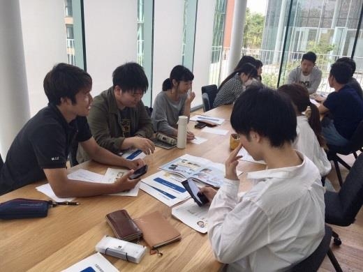 学生による企画記事の検討(学内)