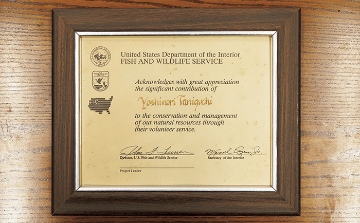 アラスカでのボランティア活動の参加後に授与された感謝状。今も研究室に大切に飾られている。