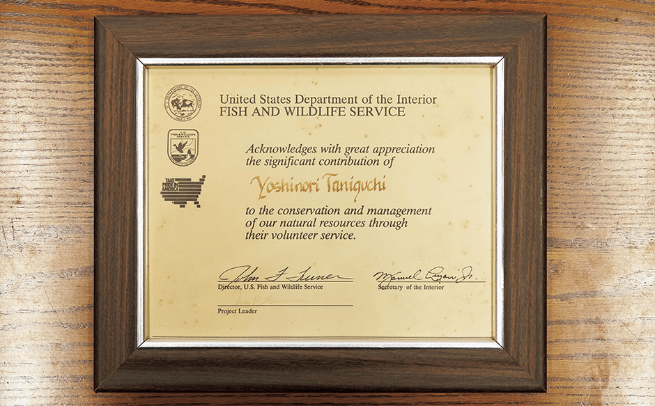 アラスカでのボランティア活動の参加後に授与された感謝状。今も研究室に大切に飾られている。