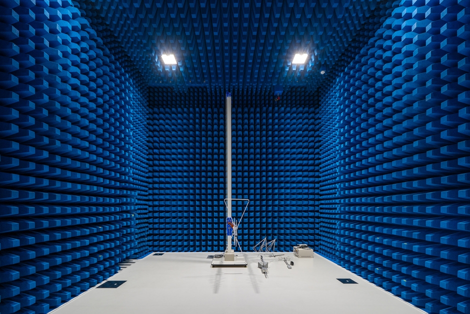 EMCや高周波対応評価を可能にする3m法電波暗室