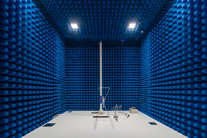 EMCや高周波対応評価を可能にする3m法電波暗室