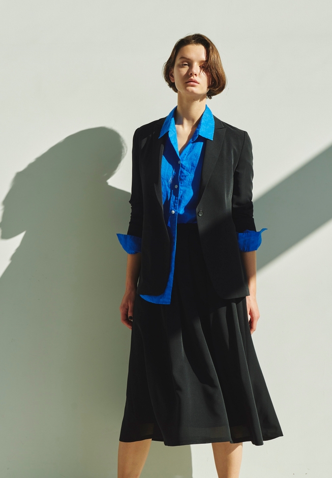 JACKET 24,992 yen SHIRT 12,991 yen SKIRT 16,995 yen