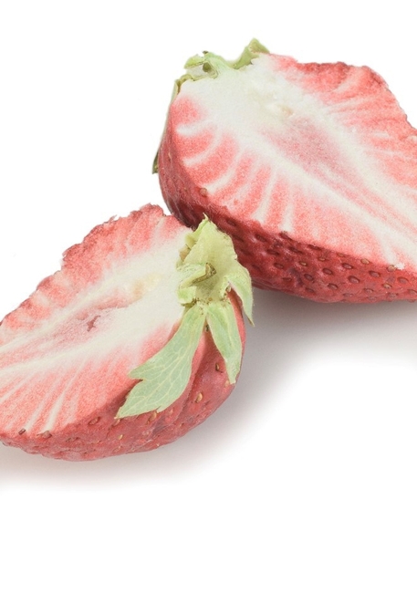 瞬間をとめた苺の断面図