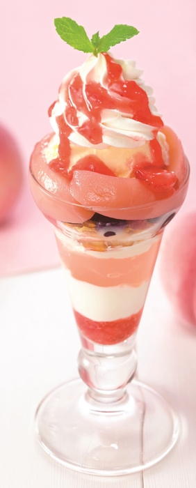 北海道ソフトの贅沢白桃パフェ