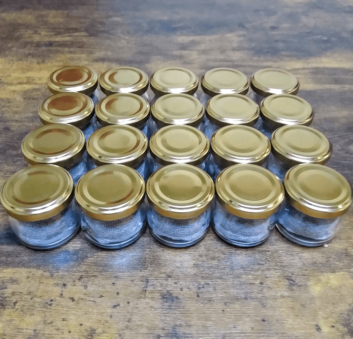 化学製品・プラスチックフリーです。袋はコットン、容器はビンを使用。