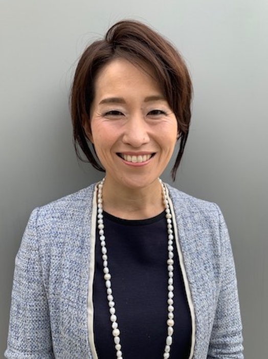 代表の文野 陽子です