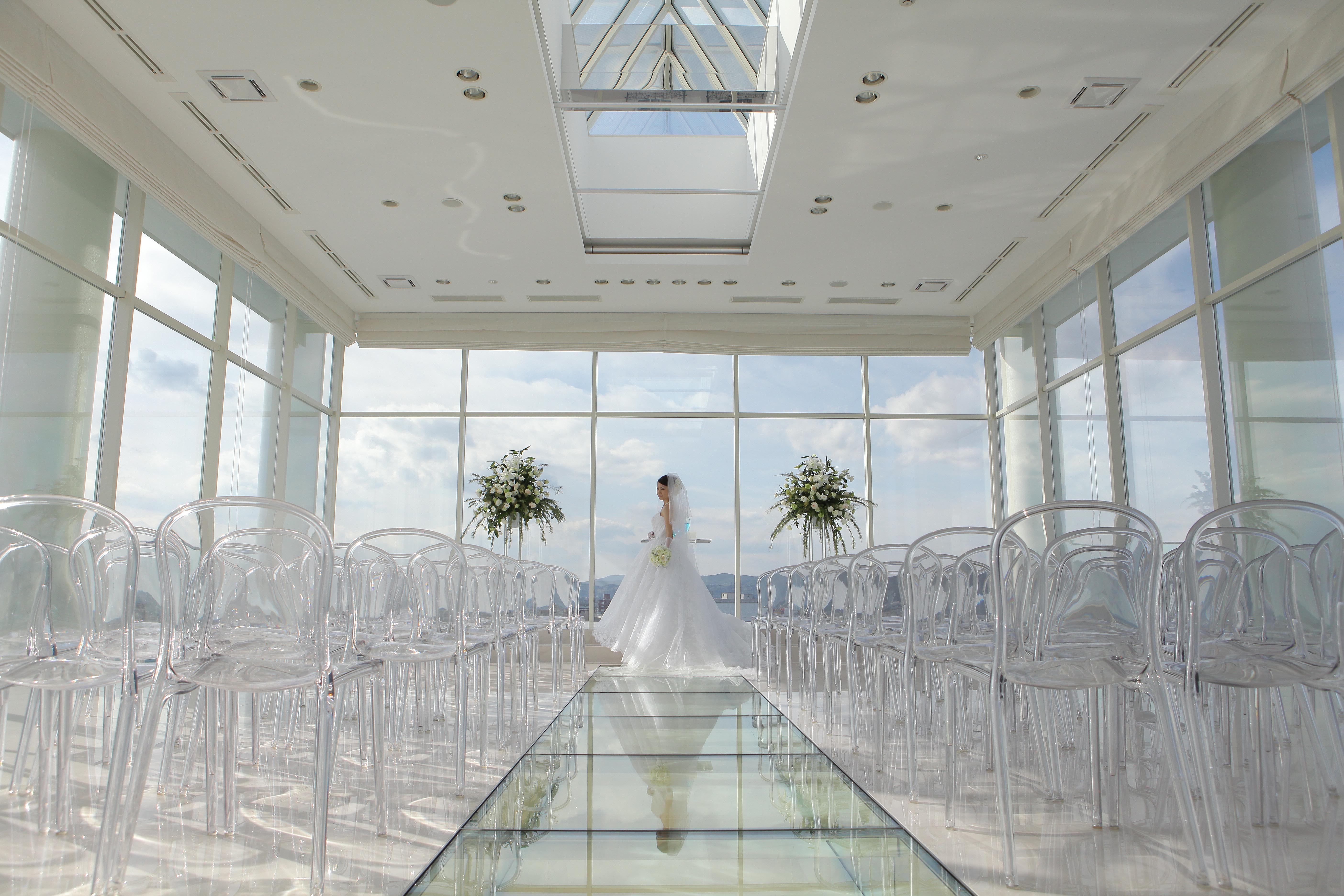 総ガラス張りの空間を貸しきって