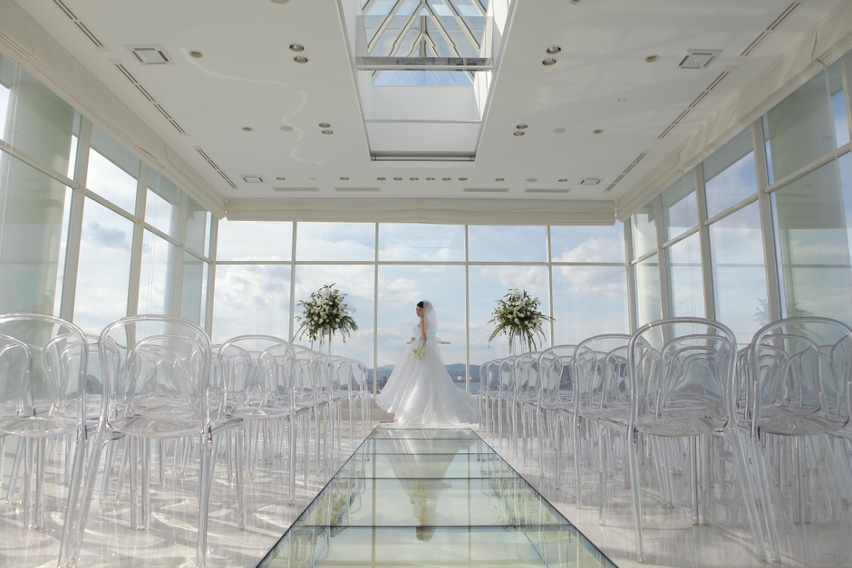 総ガラス張りの空間を貸しきって