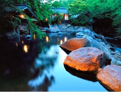 九州の人気温泉街巡り!嬉しい入浴可能プラン♪湯布院の町 & 黒川温泉郷散策と、日本一高い吊り橋体験