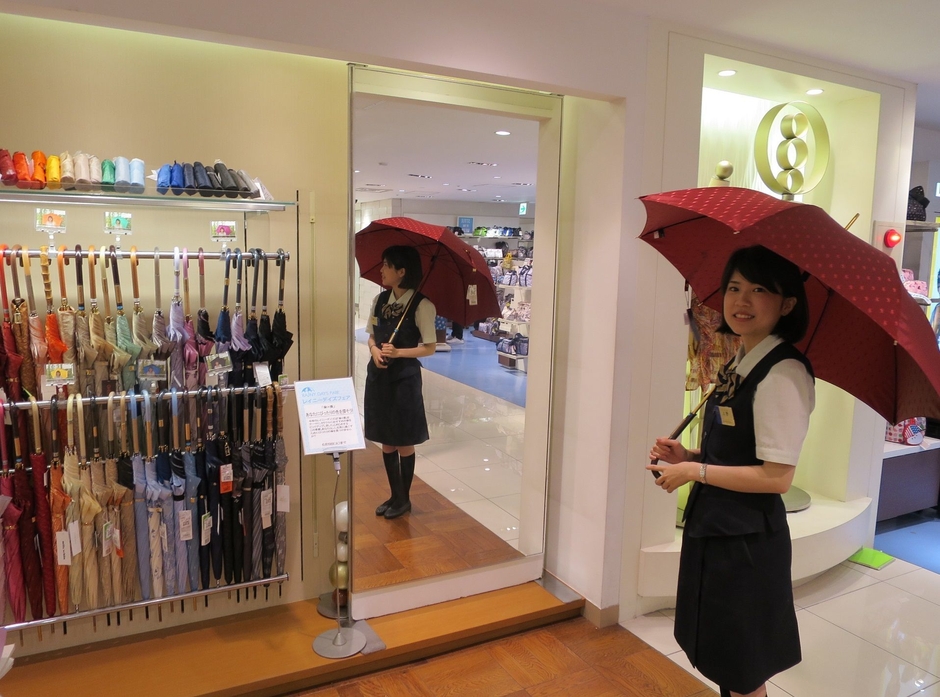 婦人傘の色別コーナーを開設!
