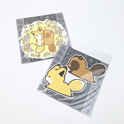 タヌキとキツネのステッカー