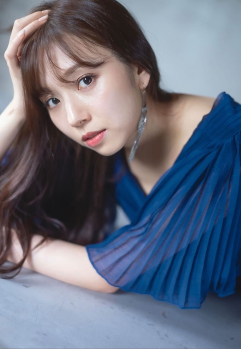 『デジタル原色美女図鑑 新内眞衣 Evolution』サンプル1