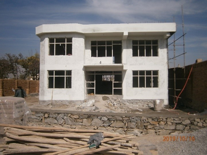 建設中のバグラミ郡の寺子屋（アフガニスタン）