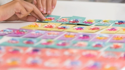 手作りの弱点を工程設計で再構築　 累計3万個、新構造の周年・記念品モデル本格始動