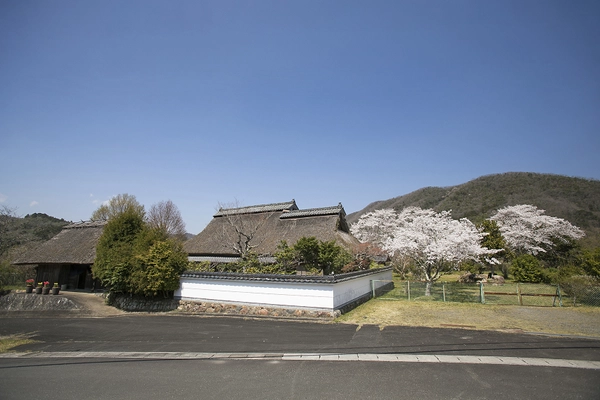 コロナ禍でも予約2ヶ月待ちの飲食店！ 京都・福知山にある 「奥丹波 かやぶき古民家　手打ちそば　一幸庵」 1日2組限定でおもてなし