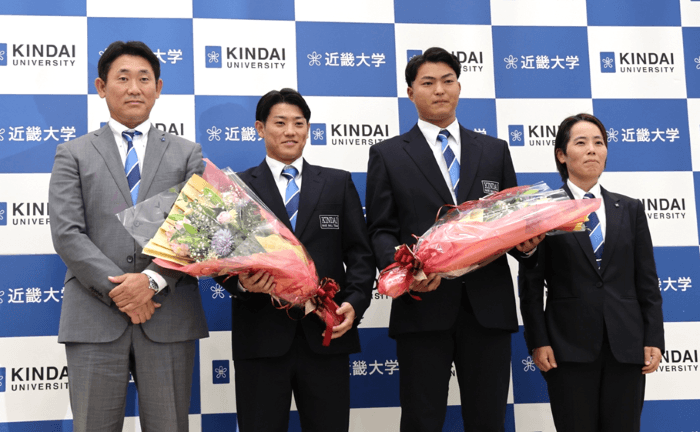 ドラフト会議の記者会見に登壇した(左から)光元一洋監督、勝田成選手、阪上翔也選手、田中ゆふ部長