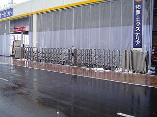 アコーディオン門扉