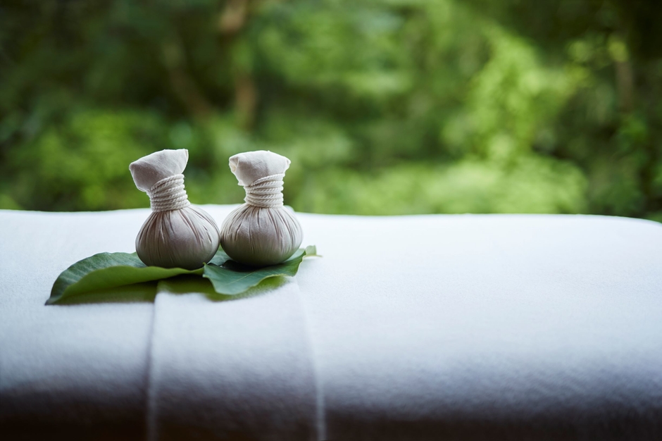 夏の冷房に冷えたからだを温めるハーブボールは厳選素材