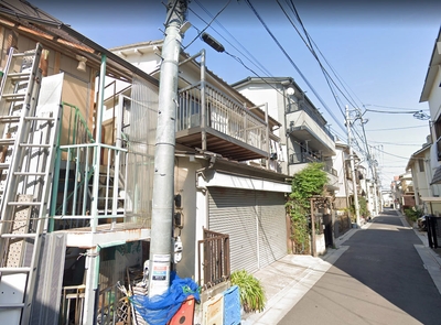 建替え前　隣地との距離がなく古く延焼しやすい