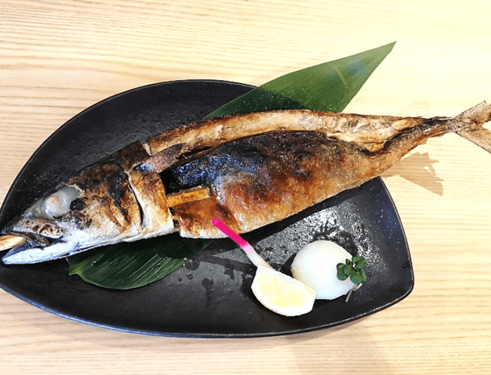 鯖のまるごと一本焼き