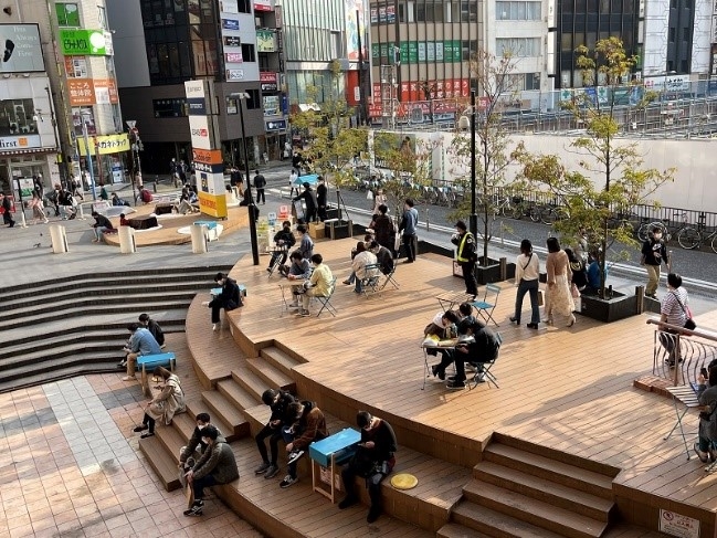 Niigoひろば （ドン・キホーテ横浜西口店横）