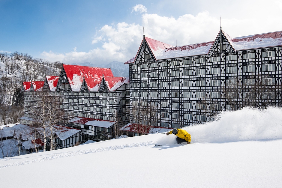 ホテル横を滑走する爽快な「一本松コース」