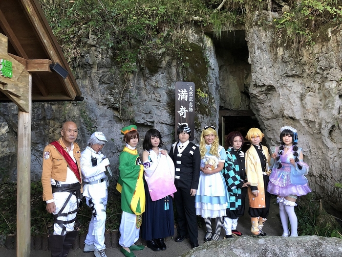 入り口前で集合写真