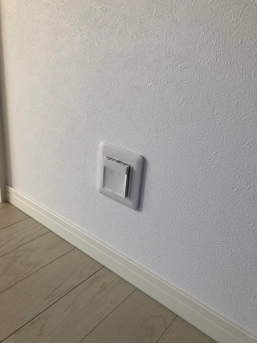 2階の足元灯 (非常時は携帯電灯として使用)(1)