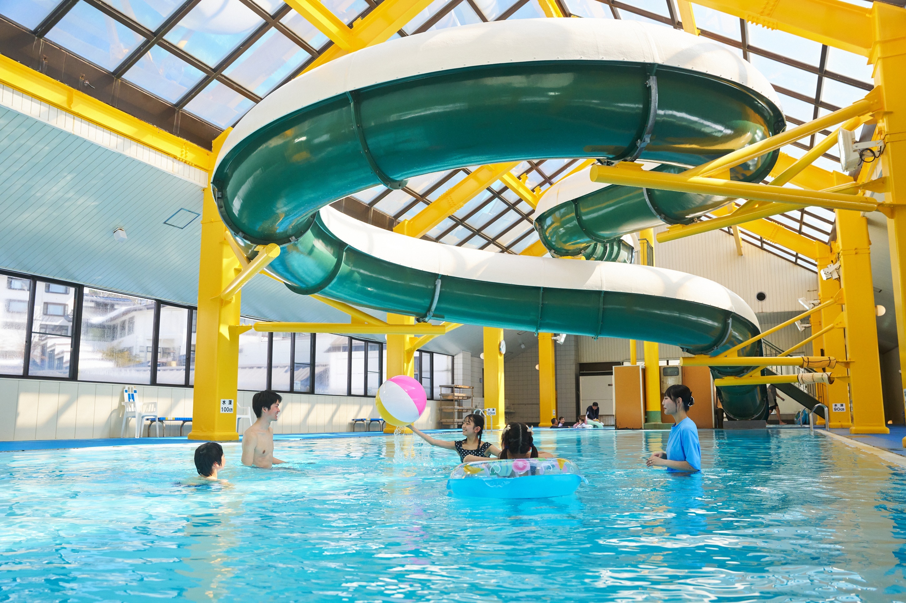 室内温水プール