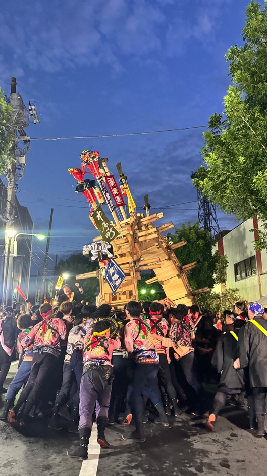 11基の供奉道具による太鼓橋