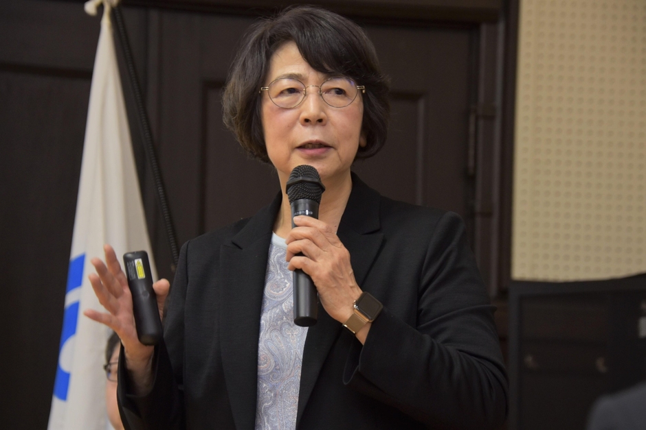 講演する二神名誉教授