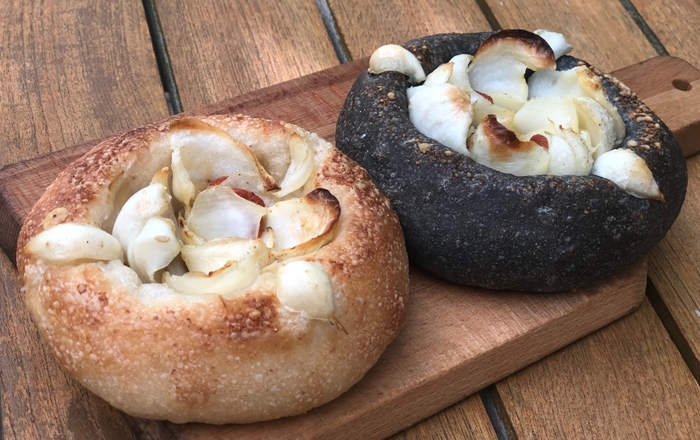 「ラリックとシーボルトの和の花のパン」