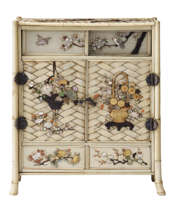 Photo.09 芝山細工 花籠図小箪笥 明治時代