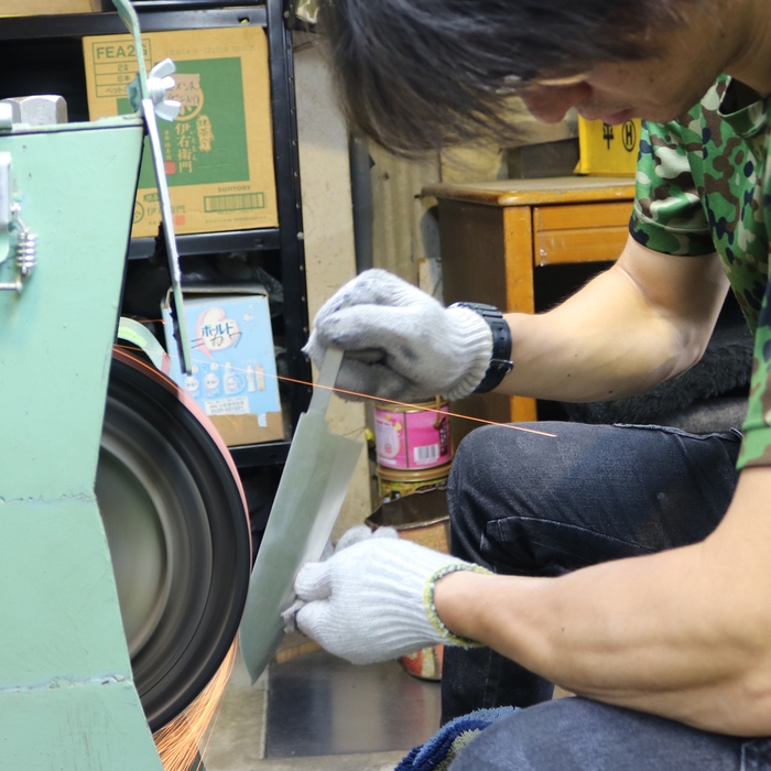 関の包丁職人業(背研ぎ)