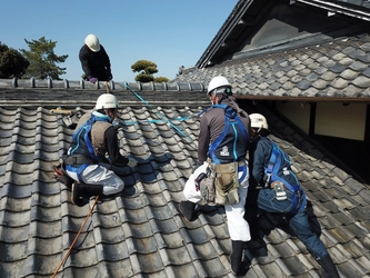 若手屋根工300人が瓦屋根文化を継承すべく 全国31箇所で屋根の日一斉清掃奉仕を開催