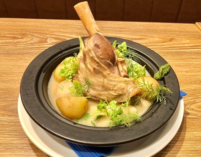 「ビール屋ならではのラムシャンク煮込み」2,750円