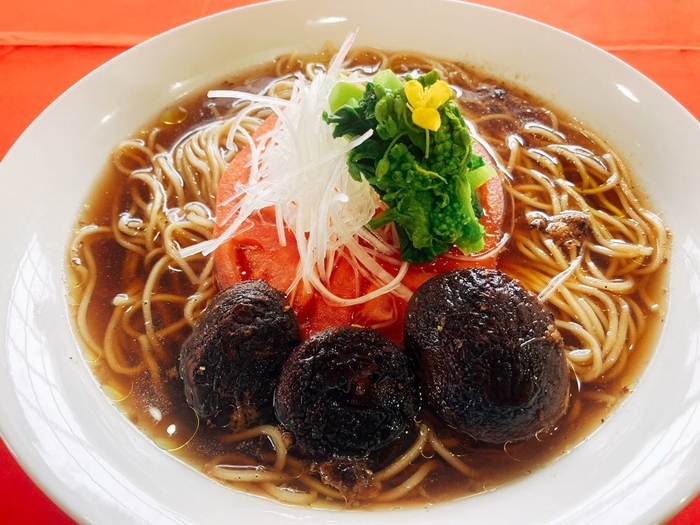 【世界初(自社調べ)!原木しいたけの出汁100%のラーメン】