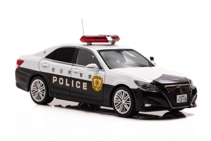 1/43 トヨタ クラウン アスリート (GRS214) 2019 秋田県警察高速道路交通警察隊車両:右前
