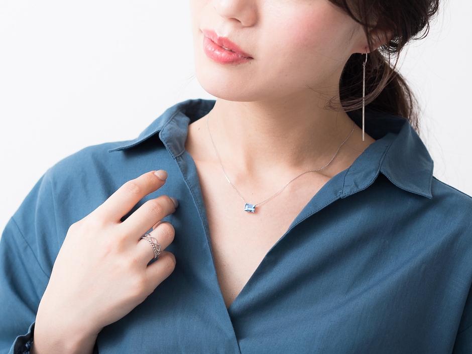 ブルーバゲットストーンネックレス