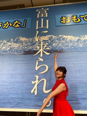 会場で富山のさかなをPRしたアンジェラ芽衣