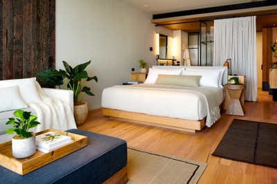 【1 Hotel Melbourne】 客室 River Reserve King ベッドエリア (C)Mikkel Vang)