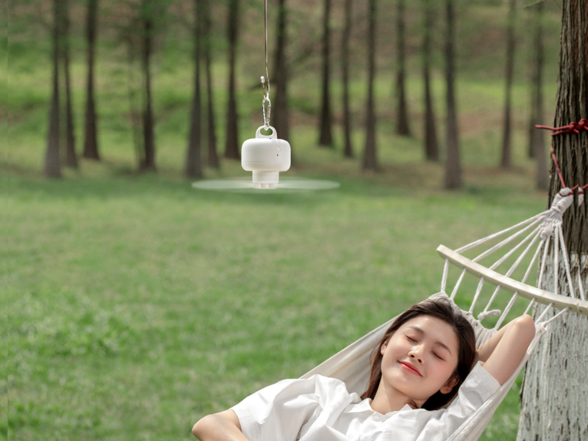 室内でもアウトドアにも使える!今までにありそうで無かった”天井扇風機”の取り扱いを開始しました。