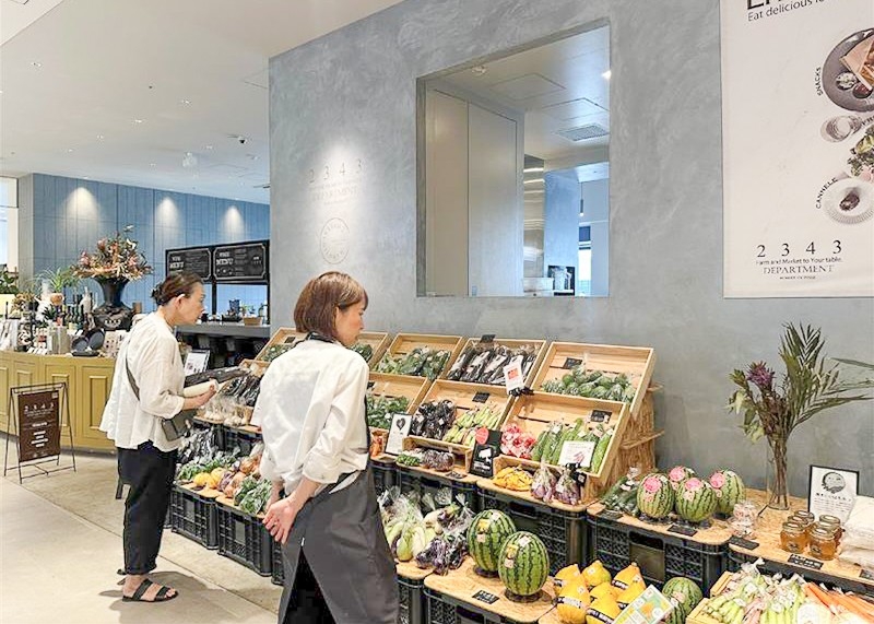 2343DEPARTMENT内の地元野菜売り場