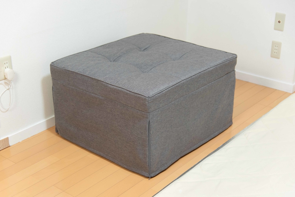 オットマン 1