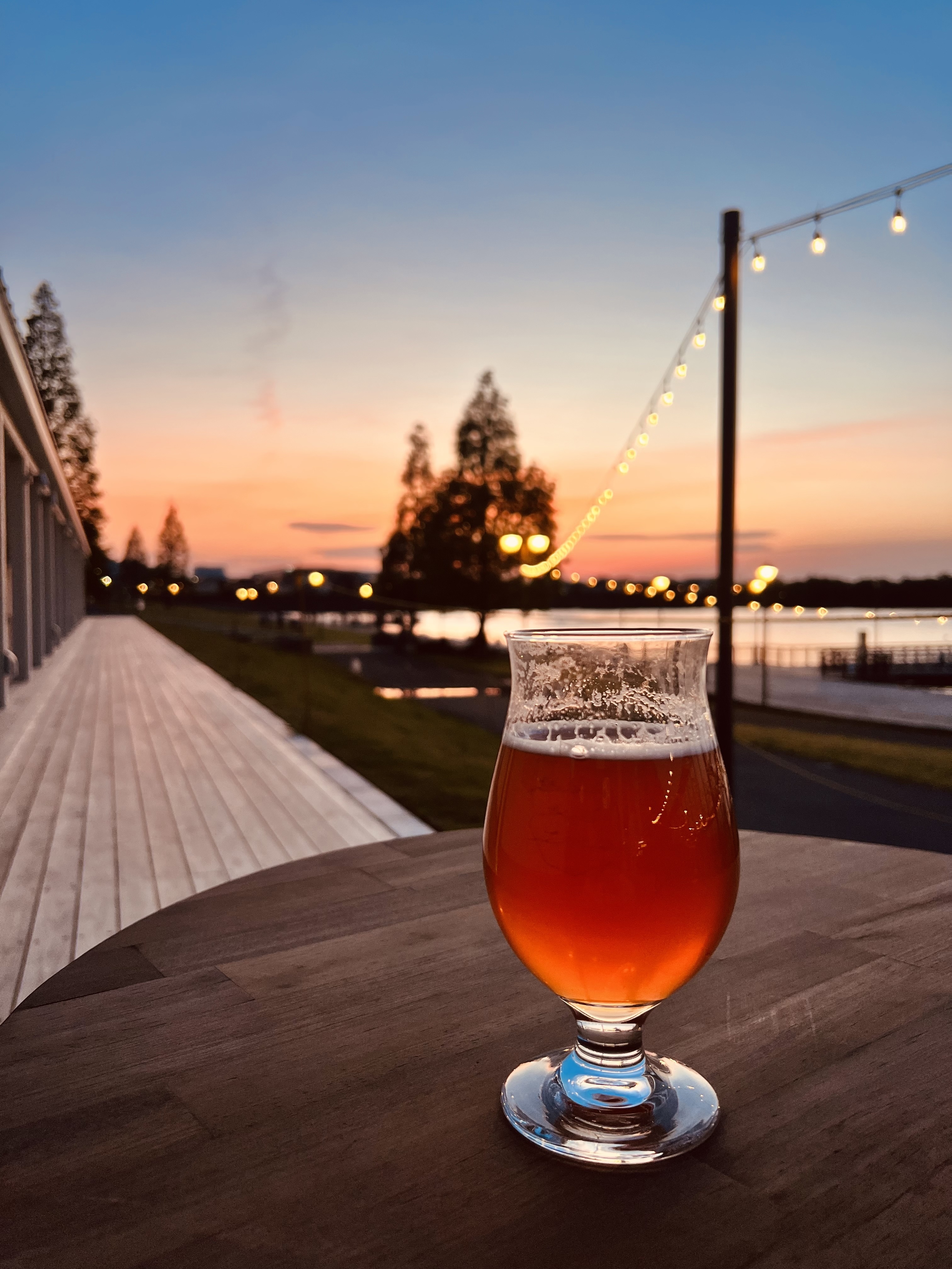 水辺の夕焼け&ビール