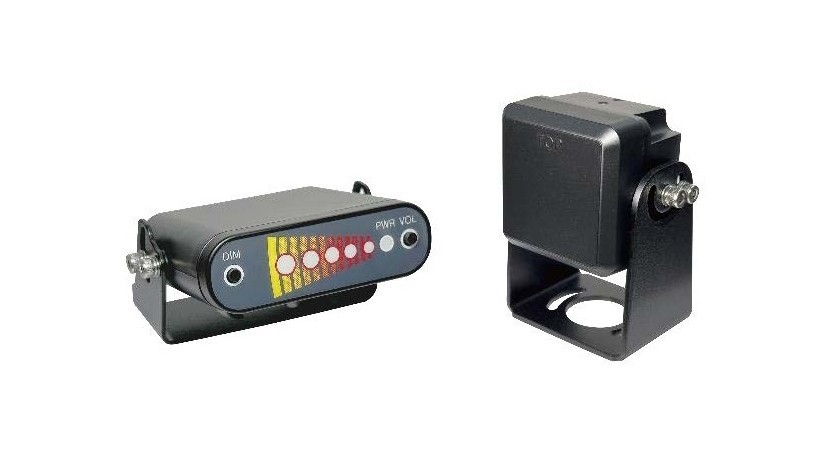 <写真左から>レーダーインジケーター/レーダーアンテナ