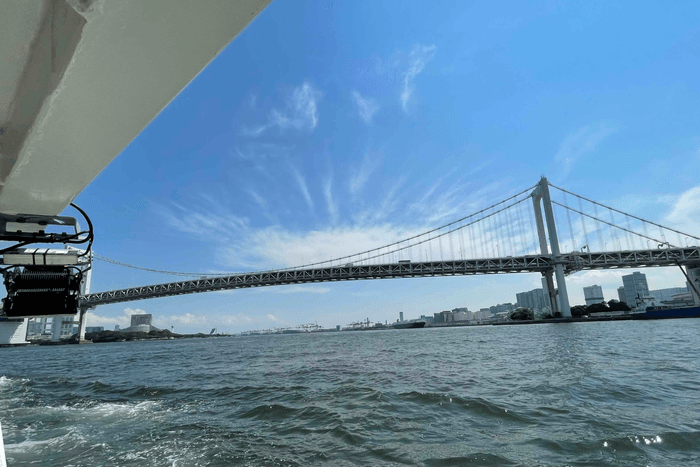 後部デッキから見えるレインボーブリッジ